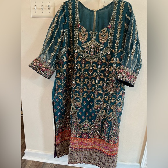 Formal 3 Piece Shalwar Kameez - Picture 5 of 8